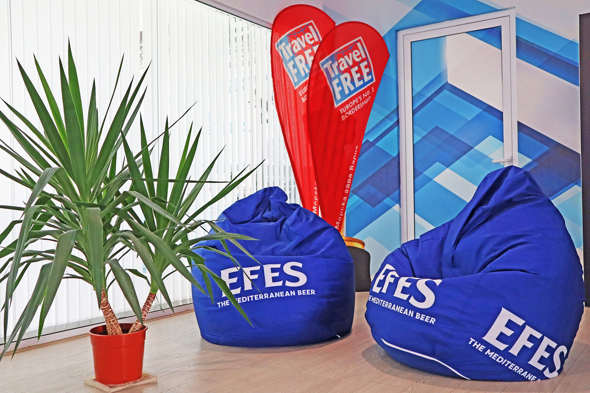 barbaroni-flagove-efes Рекламни барбарони на Ефес за бизнеса
